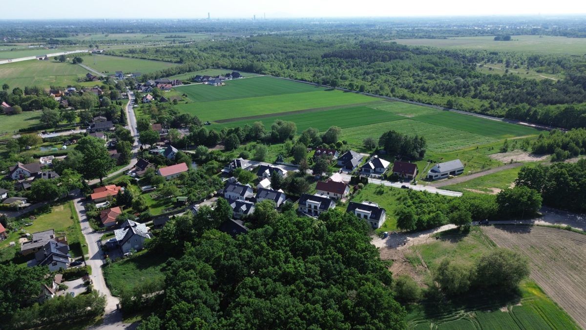 Osada Ramiszów - gotowe domy pod Wrocławiem, widok z drona