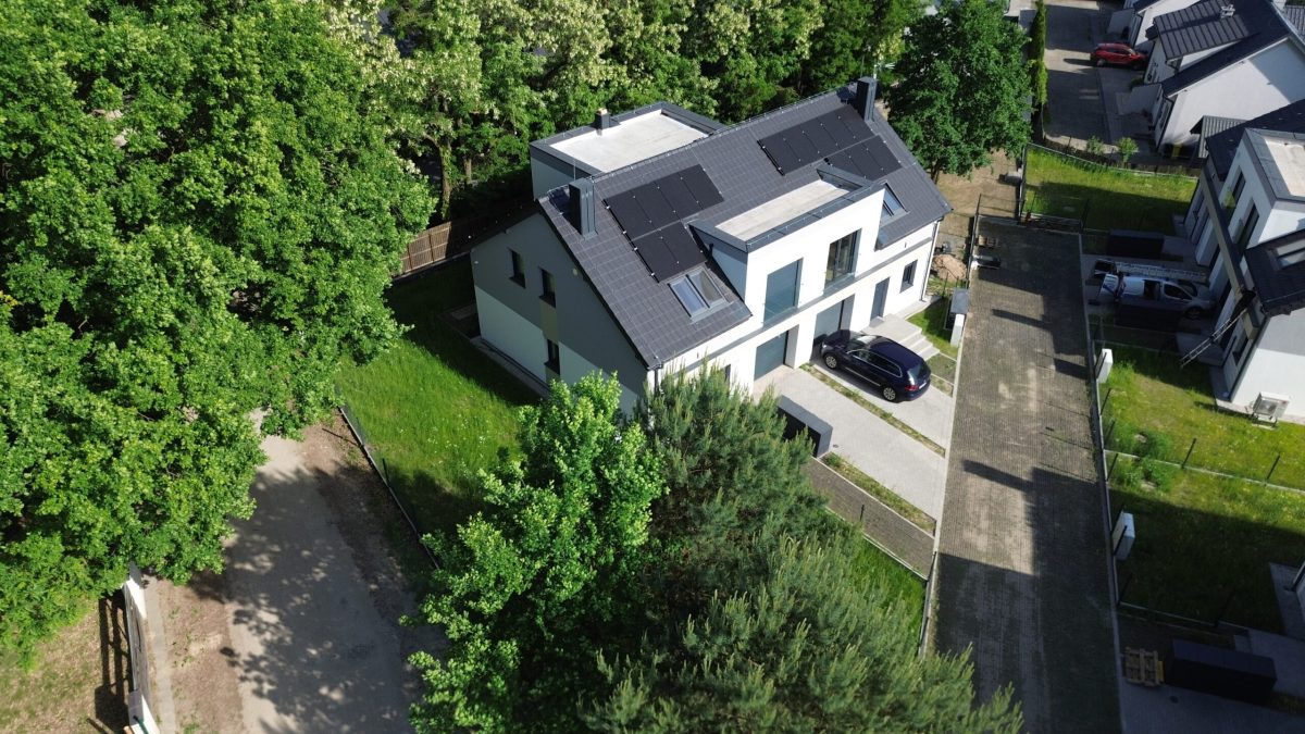 Osada Ramiszów - widok inwestycji i sąsiedztwa z drona